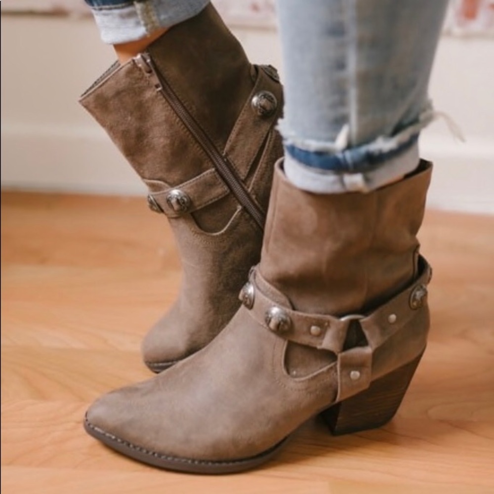 Coconuts by Matisse Grazie Western Booties